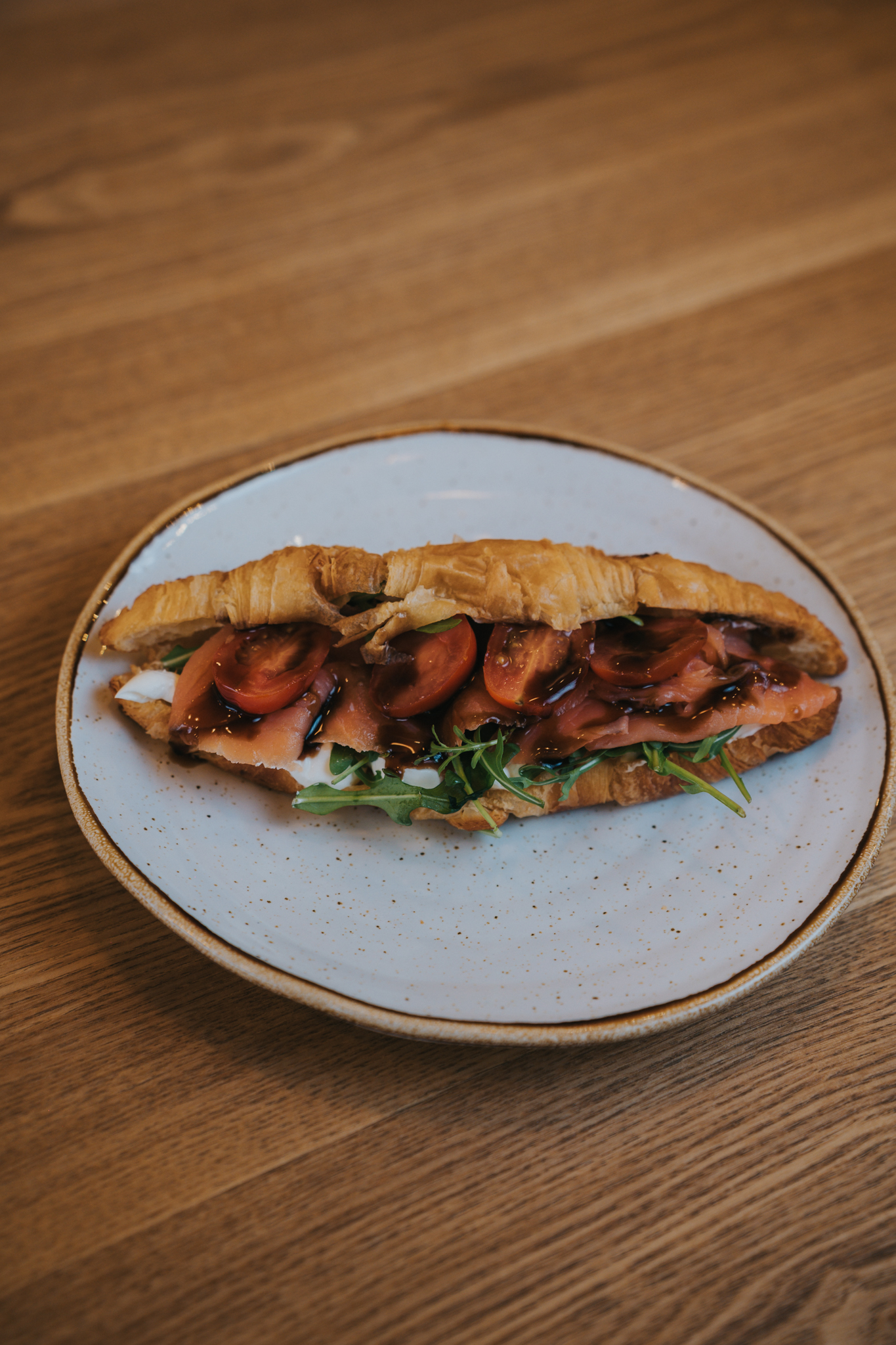 Croissant Salmão, Cream Cheese & Rúcula