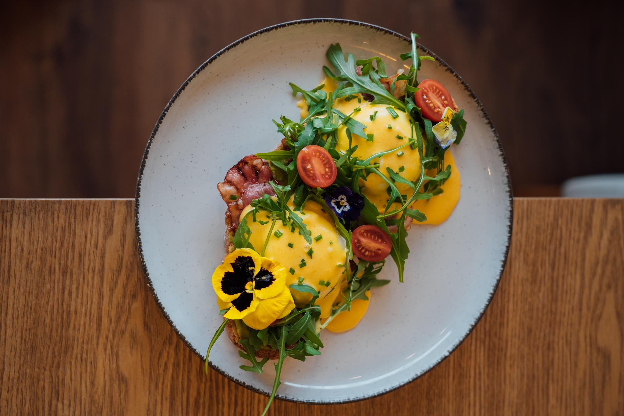 Tosta Benedict — brunch da casa